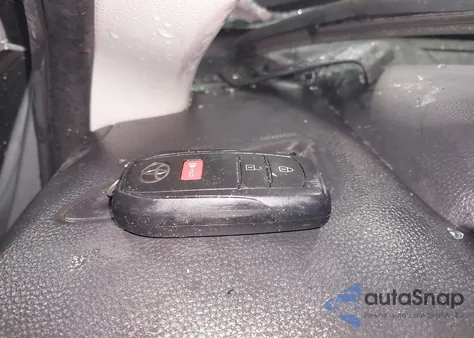 2024 Toyota Corolla Cross Le z USA, uszkodzony, nr VIN 7MUCAAAG2RV073401